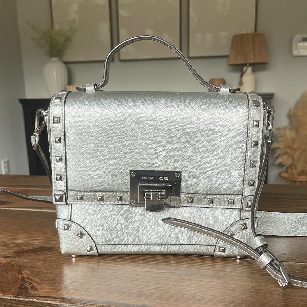 Michael Kors Silver Metallic Studded Crossbody Bag – Jet Set / Whitney Style